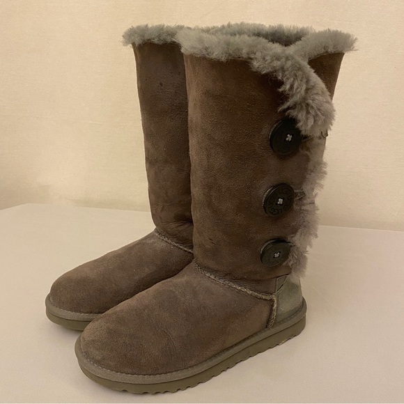 UGG Bailey Button Triplet II Boots Gray Size 5 Womens 1873 Plush Sheepskin - Picture 3 of 13